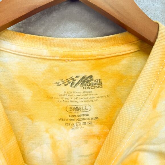 Kyle Busch M&M's #18 Joe Gibbs Racing T Shirt NASCAR Tie Dye Yellow Cup Series S - Picture 6 of 6